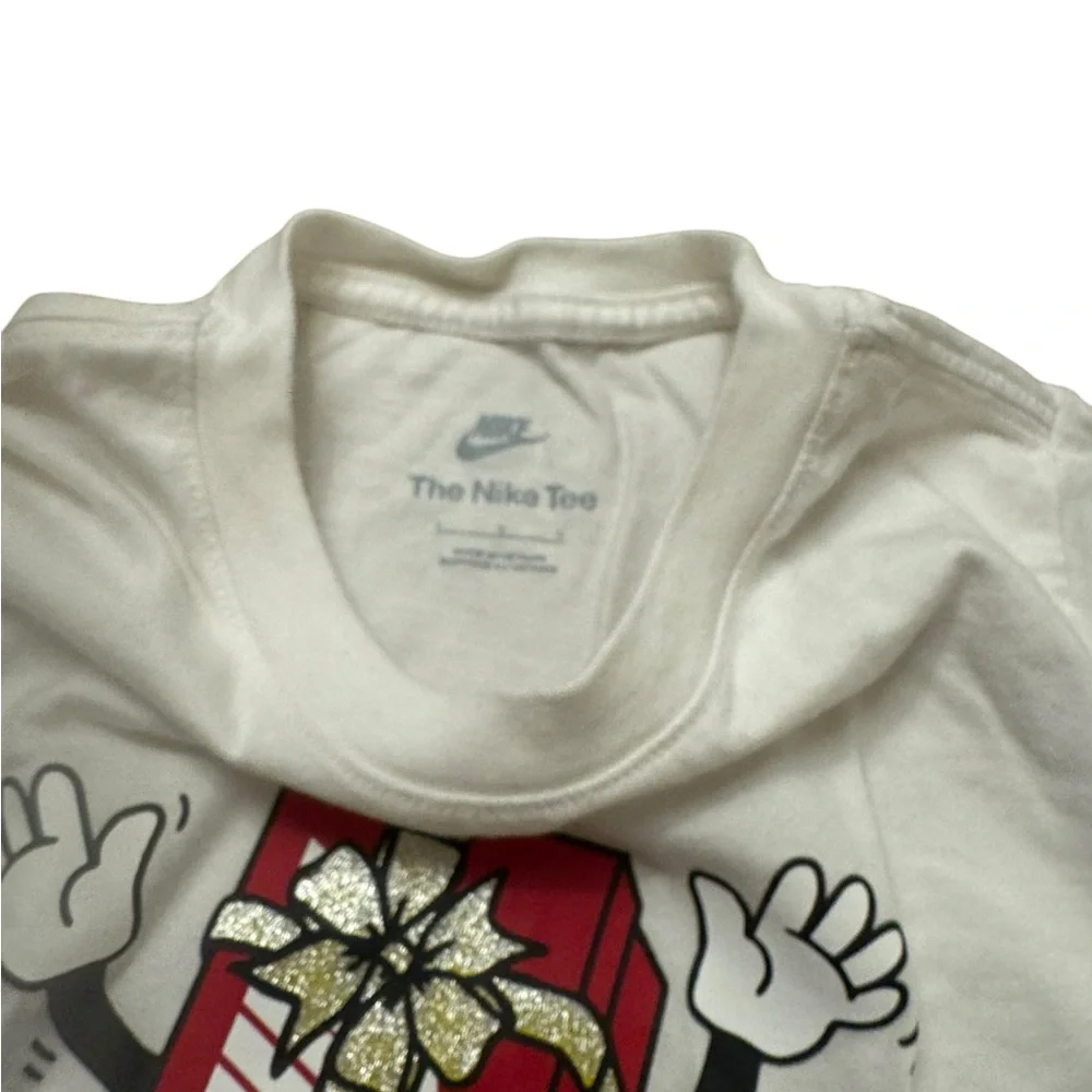 Nike | Sneaker Head White Long Sleeve Graphic Tee Shoe Box Gifts